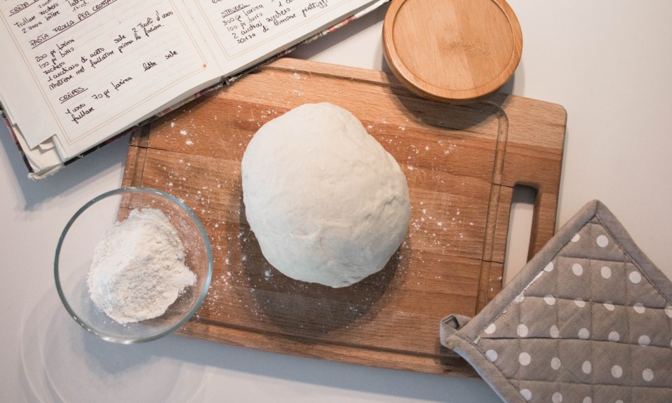 Guide to Autolyse Pizza Dough: Benefits + Tips