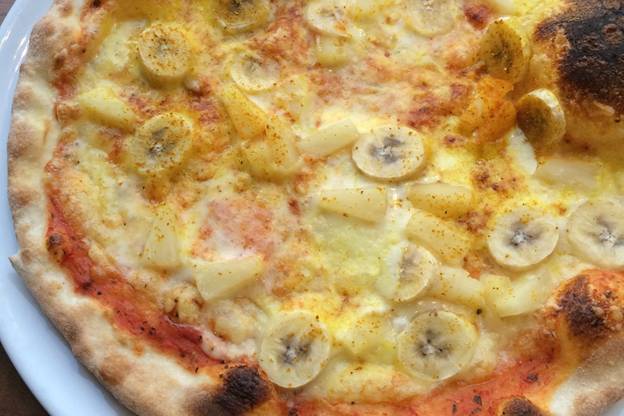 Banana Curry Pizza Sweden