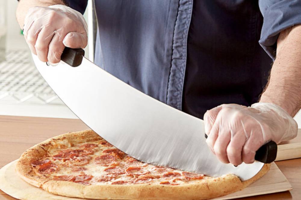 Cut a pizza into slices with a rocker cutter