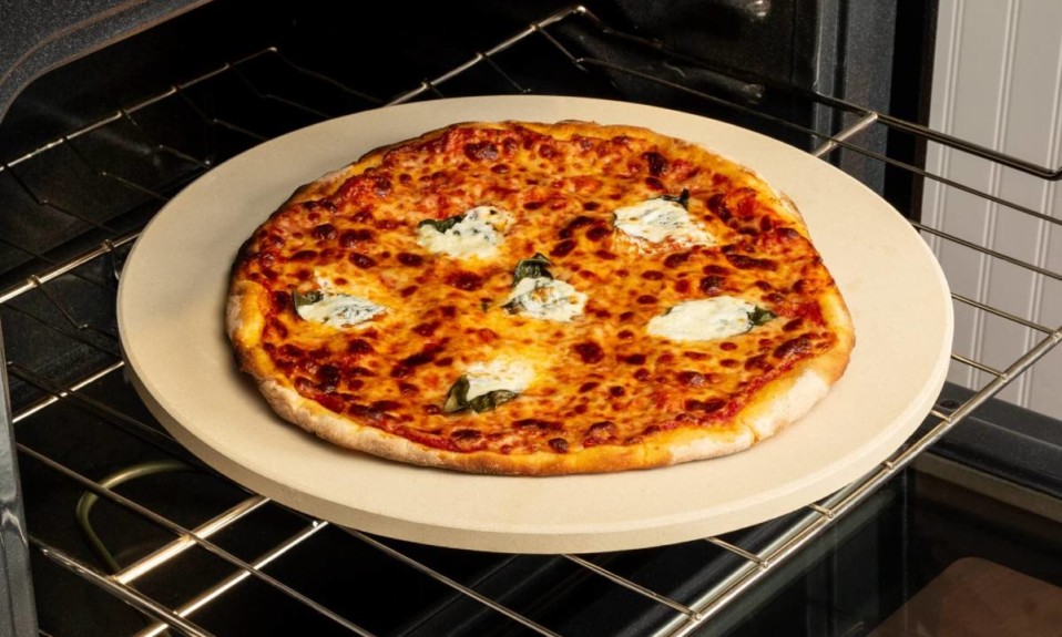 How to cook a pizza on a pizza stone