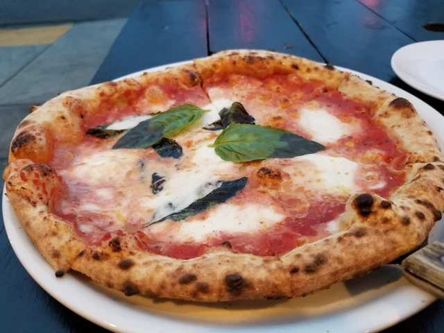 Margherita Con Bufala Pizza