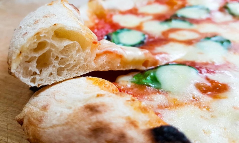 A Complete Guide to Pizza Cornicione