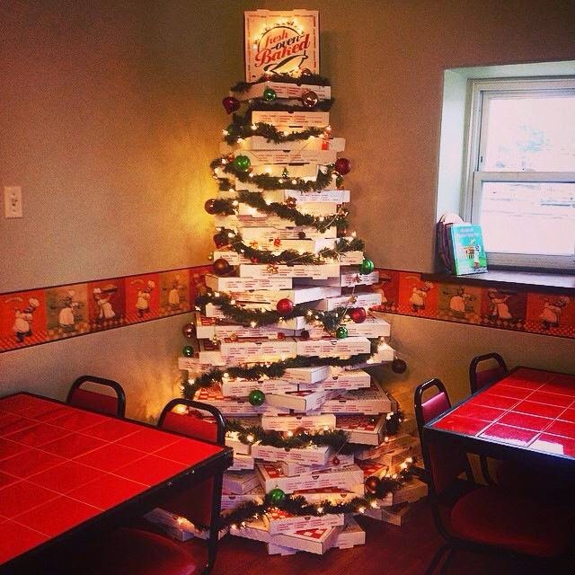 Great xmas tree made from pizza boxes