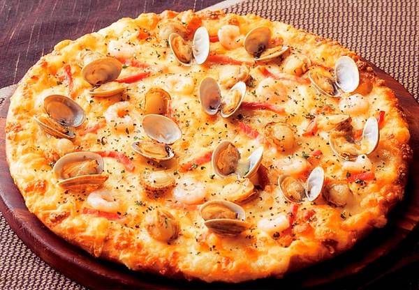 Scallop Butter Pizza (Japan)