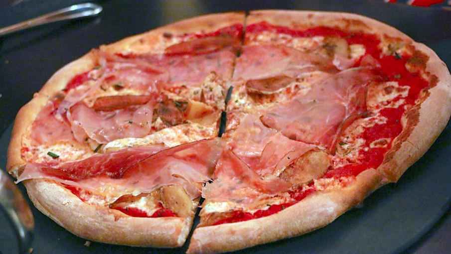 Crudo Pizza (Italy)