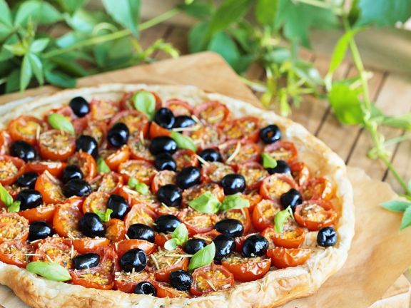 Givatayim Tomato and Olive Pizza (Israel)