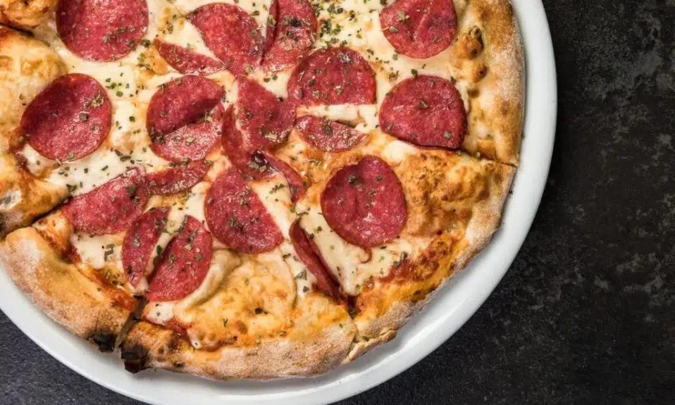 Salame Pizza (Italy)