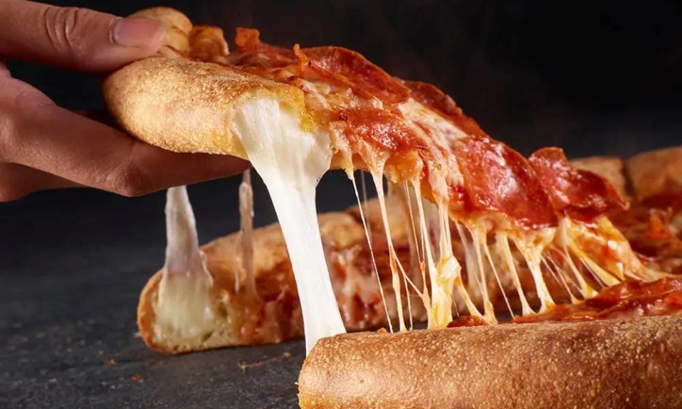 Cheesy Crust Pizza (USA)