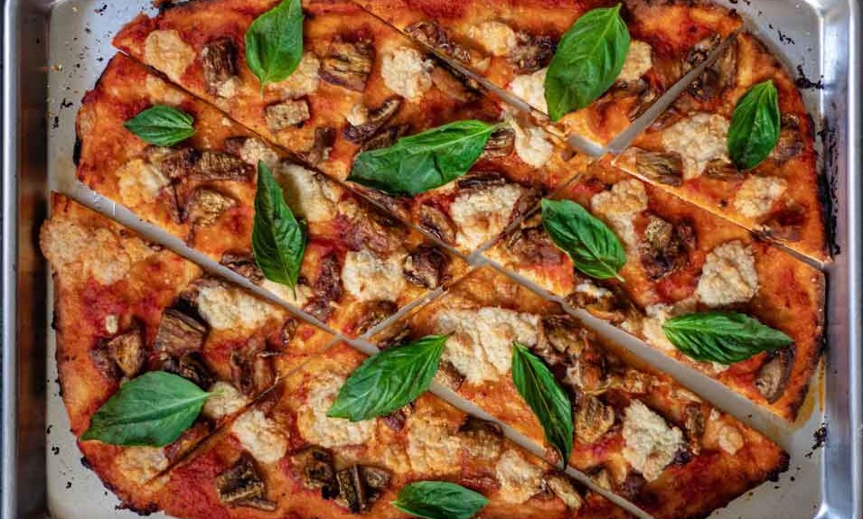 Margarita Completa Pizza (Spain)