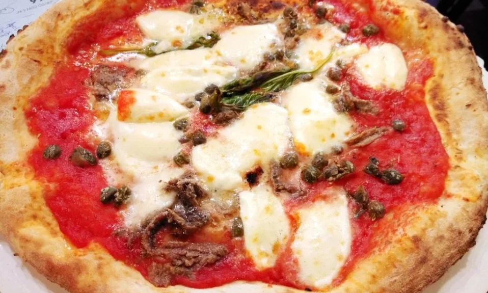 Neapolitan Con Mozzarella Pizza
